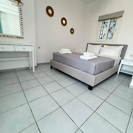 Natalie's Adamantas (Milos)
